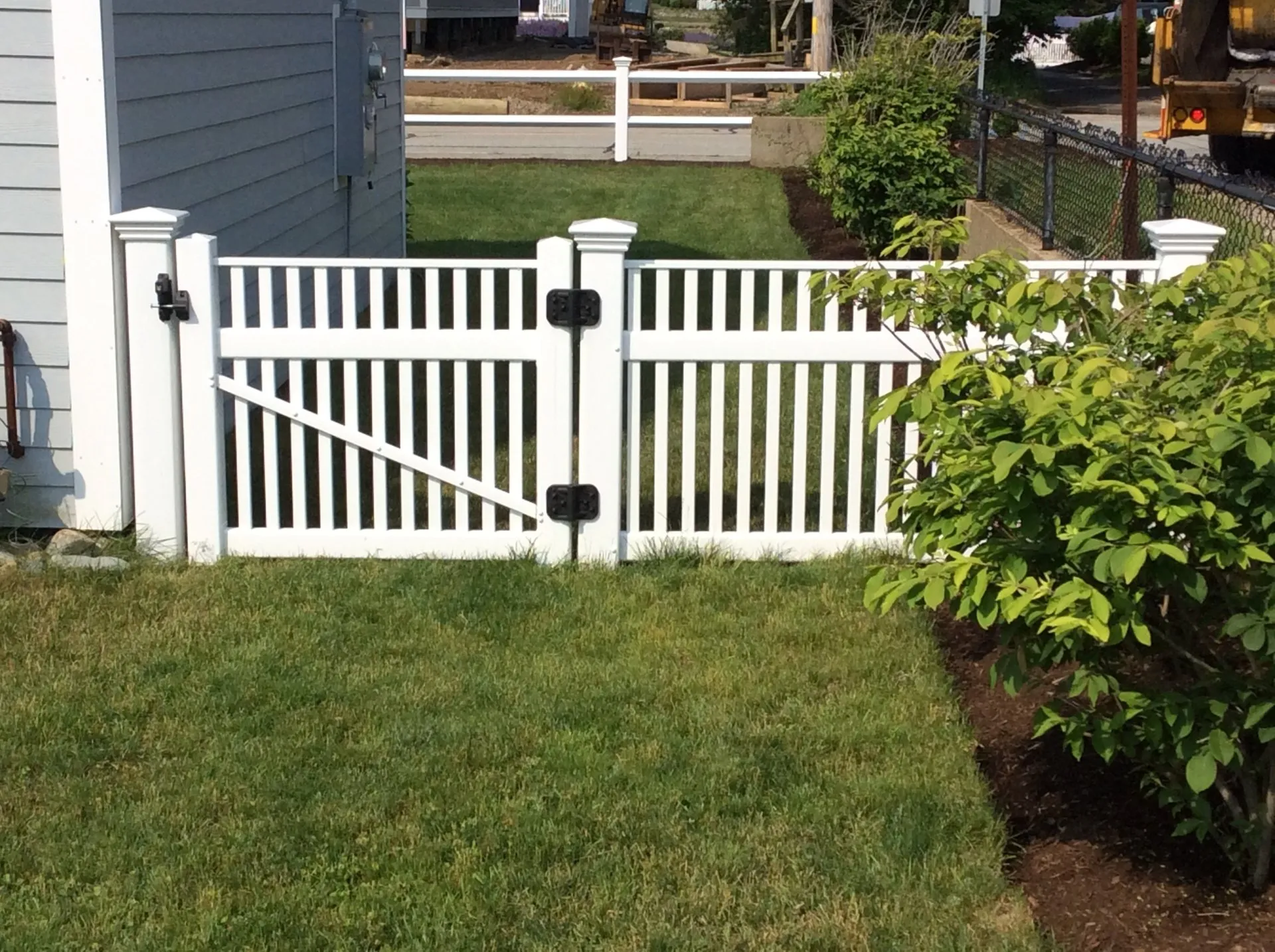 Vinyl Cedarville fence